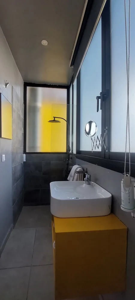 جناح تنفيذي بسرير كينج مع أريكة، Suite Loc 8/8