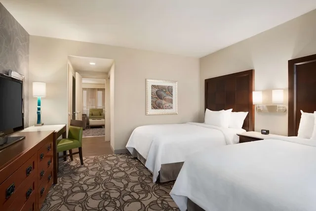 جناح بسريرين مزدوجين مع أريكة، Embassy Suites by Hilton San Antonio Airport 2/3