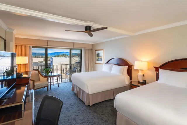 غرفة بسريرين كوين بشرفة بإطلالة جزئية على البحر، Monterey Plaza Hotel & Spa 3/4