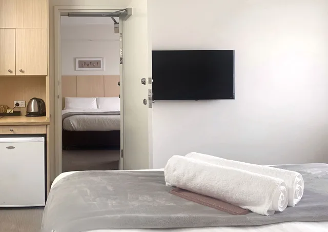Connecting, Standard, 1 Single and 2 Double Beds، AIRPORT ASCOT MOTEL 5/8