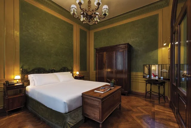 Serenissima, Suite, Queen Bed, Hotel Locarno 5/10