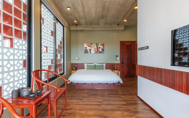 Elite, King Bed, Pi Hostel 5/6