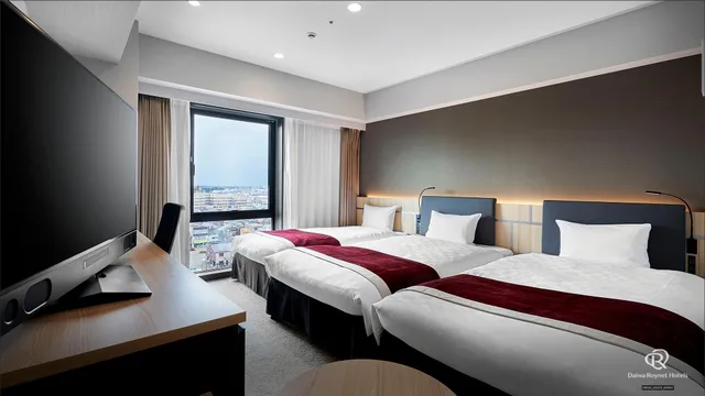 غرفة ثلاثية بسريرين منفصلين مع أريكة، Daiwa Roynet Hotel Kanazawa Eki Nishiguchi 1/1