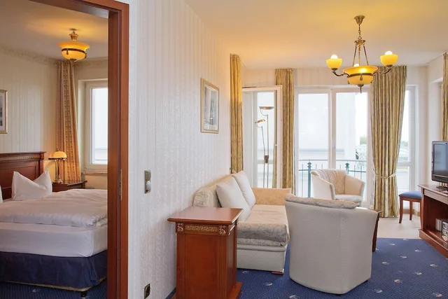 شقة بسرير مزدوج بإطلالة على البحر بغرفة نوم واحدة مع أريكة، SEETELHOTEL Ostseeresidenz Ahlbeck 3/8