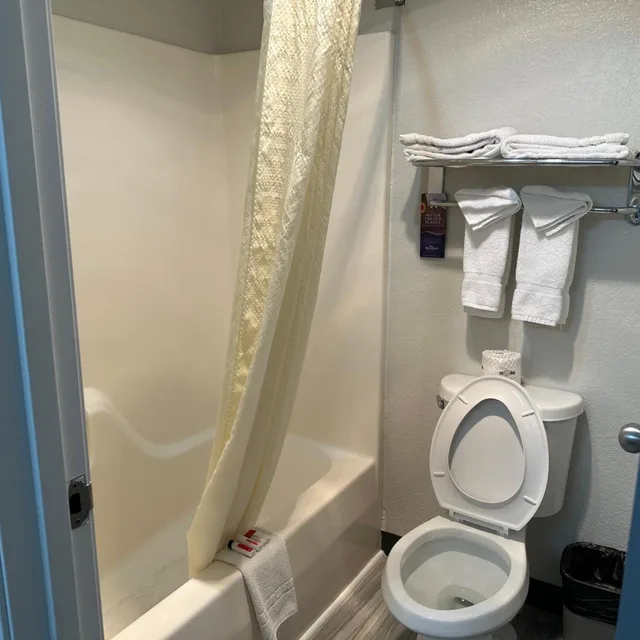 غرفة بسريرين كوين وسرير كوين، Baymont by Wyndham Omaha SW 6/6