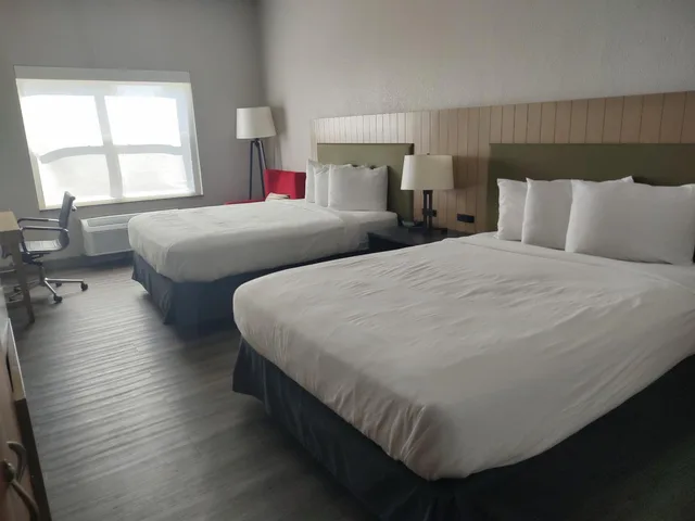 غرفة تنفيذية بسرير كوين، Country Inn and Suites By Radisson Hinesville GA 1/4