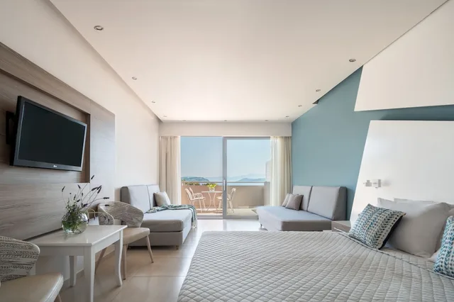 غرفة عائلية بسرير كوين وسريرين منفصلين بإطلالة على البحر، Kassandra Bay Resort, Suites and Spa 7/10