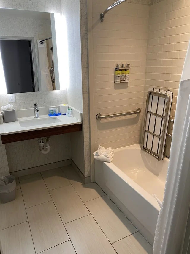 غرفة قياسية بسريرين كوين لذوي الإعاقة، Holiday Inn Express Columbia 4/4