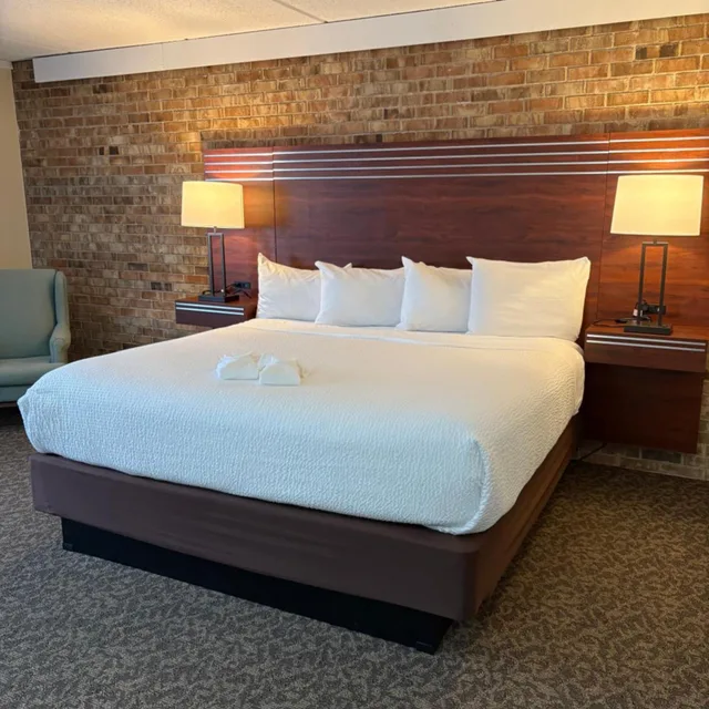 Superior, King Bed, The Hudson Inn 1/3