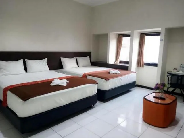 غرفة عائلية بسريرين كوين بحمام خاص، Bantal Guling Pasar Baru Bandung 1/5