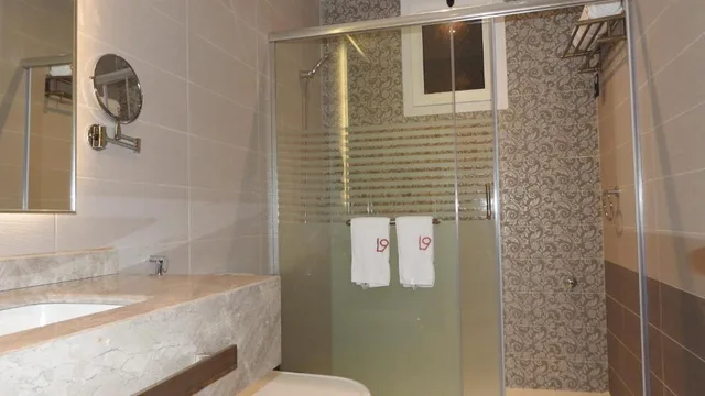 غرفة قياسية بسريرين منفصلين، فندق المستوى التاسع(Level Nine Hotel) 2/2