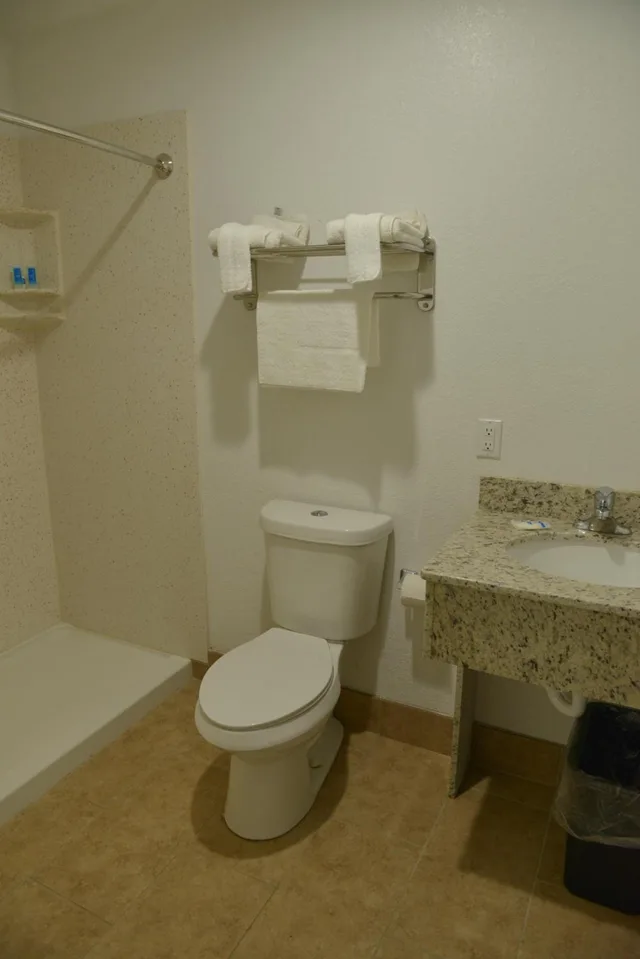 Efficiency, Suite، Rodeway Inn & Suites Winter Haven Chain of Lakes 8/8