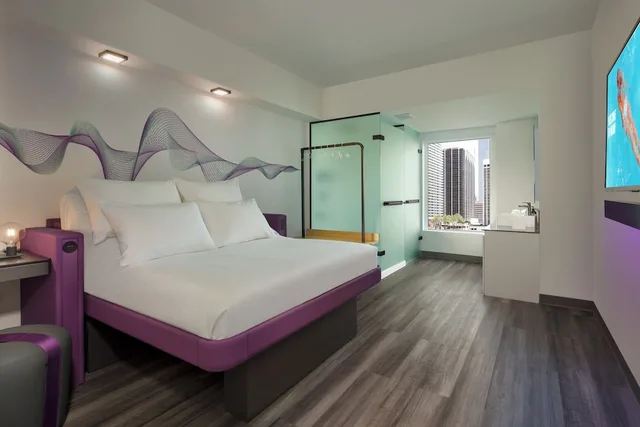 غرفة بريميوم بسرير كوين، YOTEL Miami, Select by Hilton 1/3