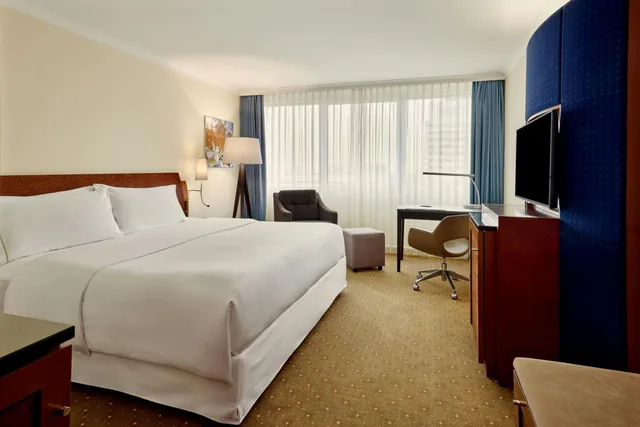 Junior Suite, King Bed, Sofa, Club Lounge Access, The Westin Grand Munich 2/5