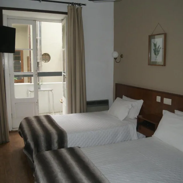 غرفة ثلاثية، Hotel Chique 6/10