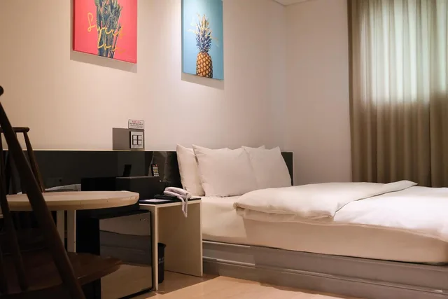غرفة قياسية، Hotel Insomnia 2/7