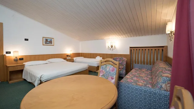 غرفة رباعية في الملحق، Hotel Intermonti 4/10