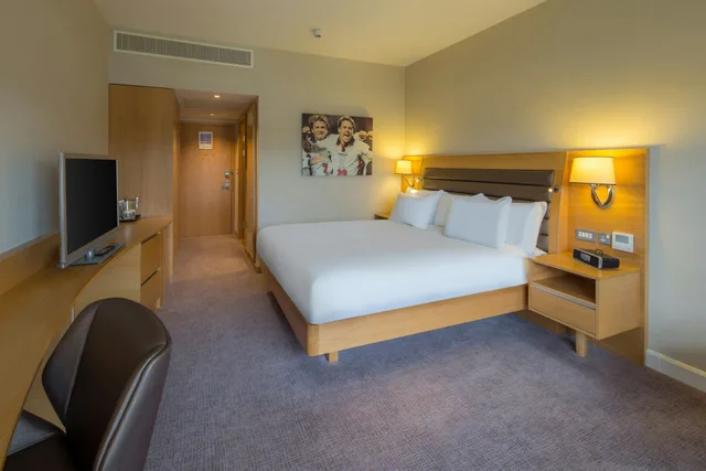 Deluxe, King Bed, Hilton At St Georges Park Burton upon Trent 2/5