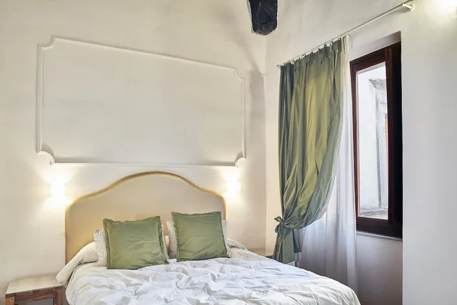 Room, Queen Bed, Courtyard Area، B&B Palazzo Del Magnifico 2/9