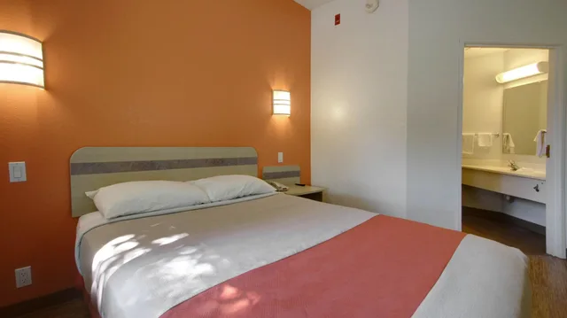 غرفة بسرير كوين، Motel6 Lehi, UT – Thanksgiving Point 4/4