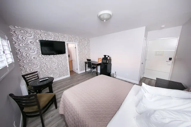 غرفة بسرير كوين، Staples Center Inn 6/10