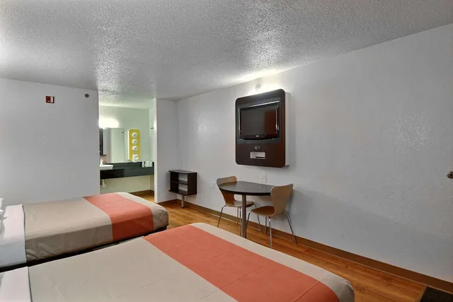 غرفة بريميوم بسريرين كوين، Motel6 Tewksbury, MA - Boston 4/5