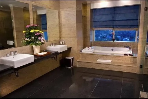 Deluxe, Double or Twin Bed, with Pool، Claro Makassar 3/3