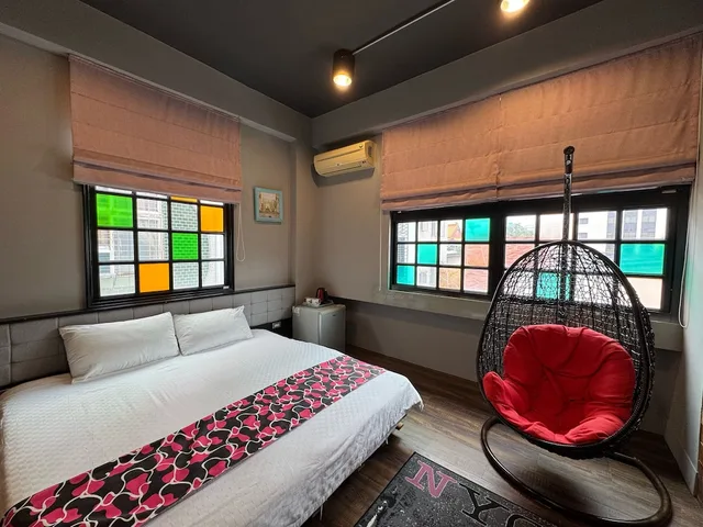 Silver, Queen Bed، Cun Cuisine 1/4