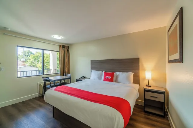 غرفة بسرير كينج لغير المدخنين، OYO Hotel Houston N Fm-1960 Champions TX 4/10