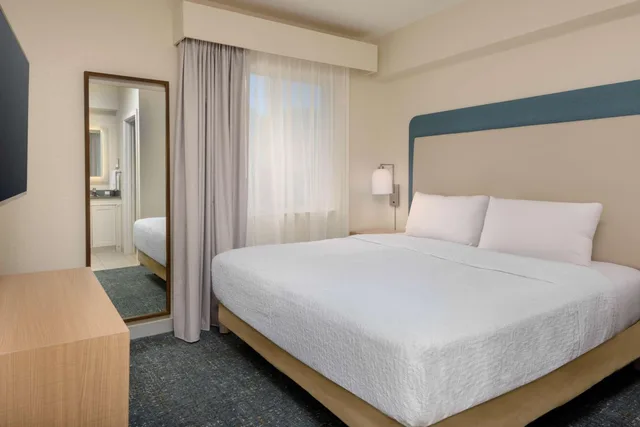 جناح بسرير كينج وسريرين كوين بغرفتي نوم مع أريكة، Homewood Suites by Hilton Bonita Springs Naples North 1/4