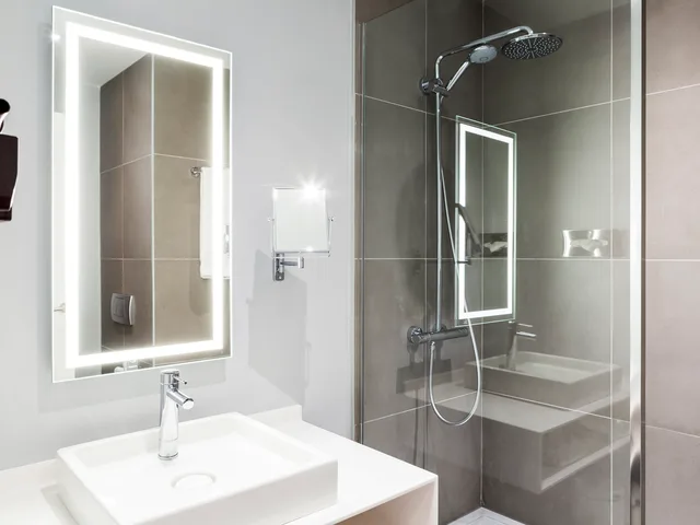 غرفة سوبيريور بسريرين منفصلين وسرير كينج، Novotel Madrid City Las Ventas 6/7