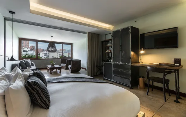 غرفة قياسية بسرير كينج، The Charlee Hotel 1/5