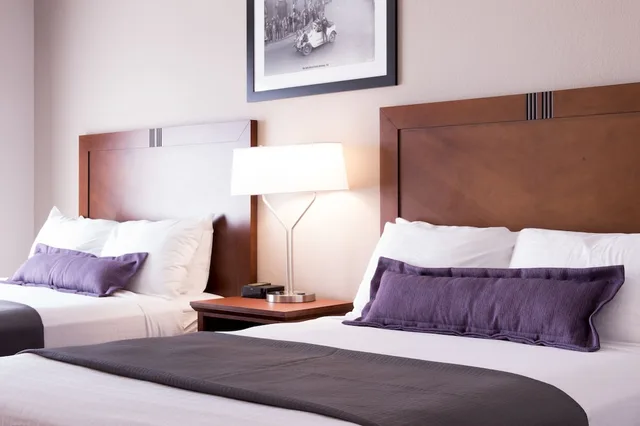جناح بسريرين كوين، The Bluemont Hotel 4/4