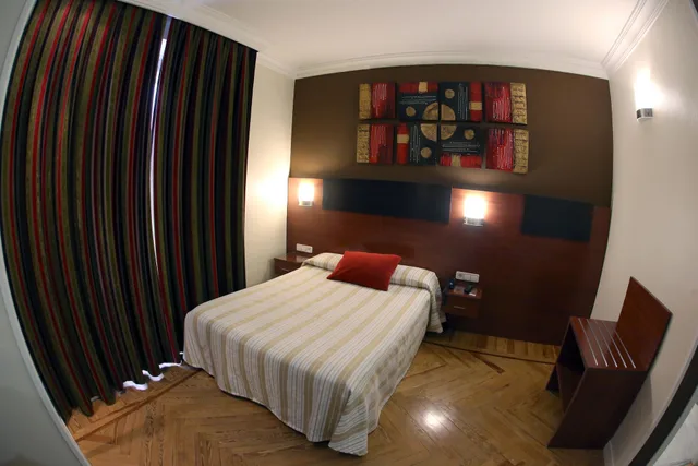 غرفة بسرير مزدوج، Hostal Sol Square Madrid 5/9