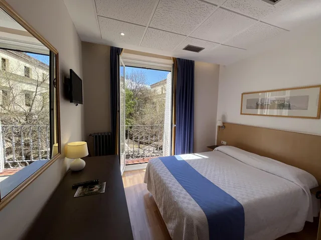 Room, Double or Twin Bed, Hotel Espana 1/7