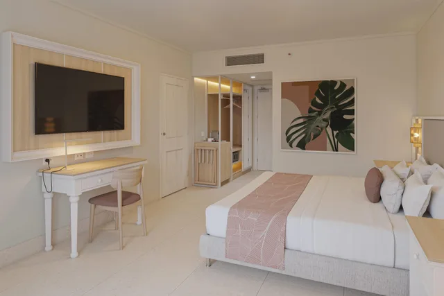 Junior Suite, Family, 1 King and 2 Double Beds, Tropical View، Wyndham Alltra Punta Cana All-Inclusive Resort Hotel 2/6