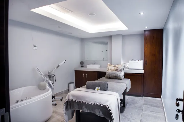 بنتهاوس بسريرين كوين، Francis Hotel 3/3