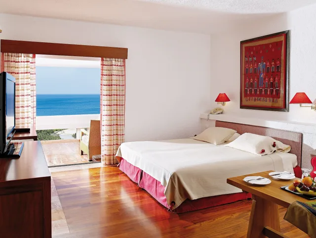 غرفة بسريرين منفصلين بإطلالة على البحر، Elounda Mare Relais & Chateaux Hotel 1/3