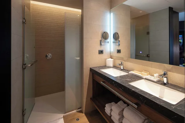 جناح بريميوم بسرير كينج، Wyndham Grand Costa Del Sol Lima Airport 4/6