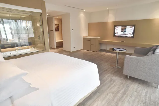 غرفة تنفيذية بسرير كينج بشرفة، COURTYARD BY MARRIOTT SIEM REAP RESORT 2/10