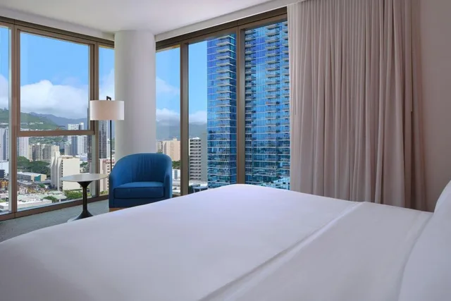 إقامة غراند بسرير كينج بإطلالة على البحر، Renaissance Honolulu Hotel & Spa 3/6