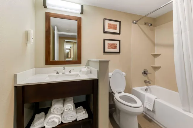 غرفة بسرير مزدوج، Quality Inn Newport News 7/8