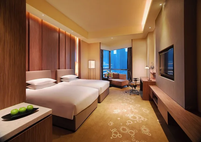 غرفة كلوب بسريرين منفصلين بإطلالة على الحديقة، Hyatt Regency Guiyang 1/4