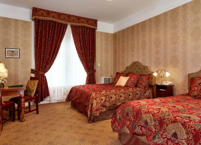 غرفة ديلوكس بسرير كوين، Queen Anne Hotel 1/2