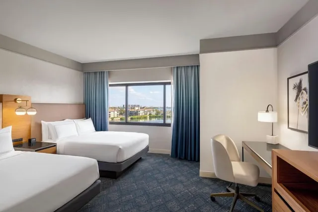 غرفة بسريرين كوين بإطلالة على المسبح، Doubletree By Hilton Tampa Rocky Point Waterfront 6/9