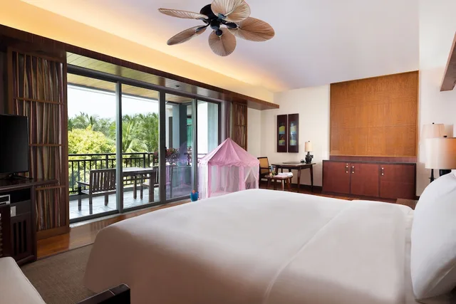 غرفة بريميوم عائلية بسرير كينج بإطلالة على الحديقة بشرفة مع أريكة، Le Meridien Shimei Bay Beach Resort & Spa 8/10