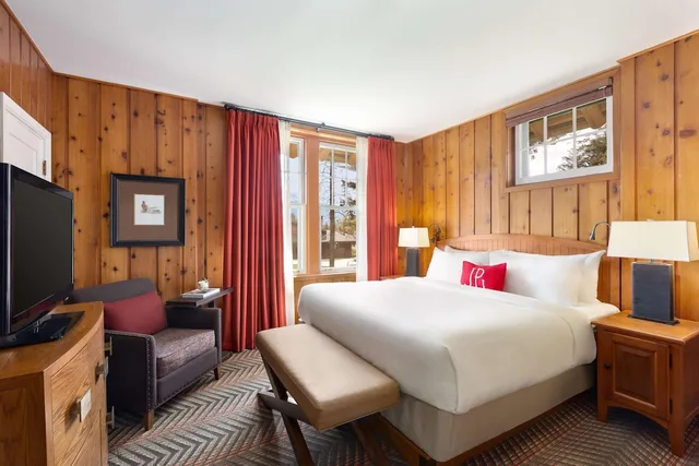 كابينة بسريرين كينج بـ3 غرف نوم بإطلالة، Fairmont Jasper Park Lodge 1/1