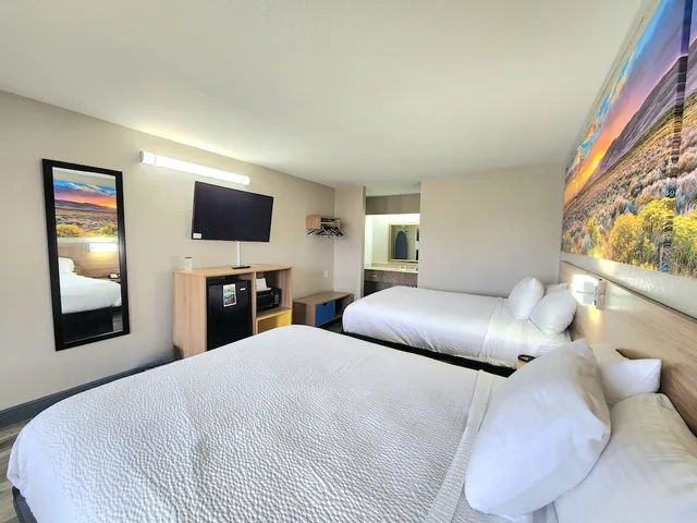 غرفة قياسية بسريرين كوين للمدخنين، Days Inn by Wyndham San Antonio Southeast/Frost Bank Center 2/8
