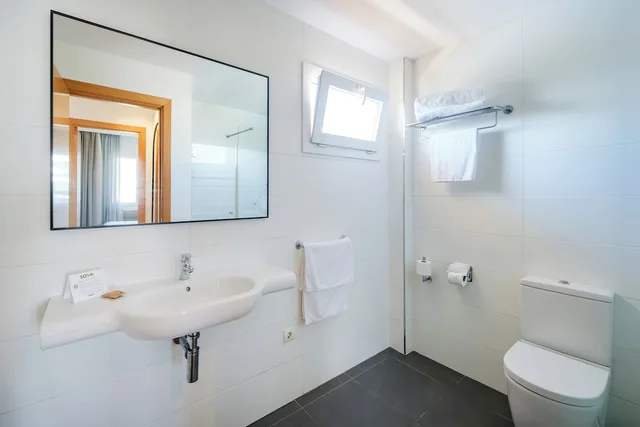 شقة بسريرين منفصلين بإطلالة على البحر بغرفة نوم واحدة مع أريكة، Cabot Tres Torres Apartamentos 7/10