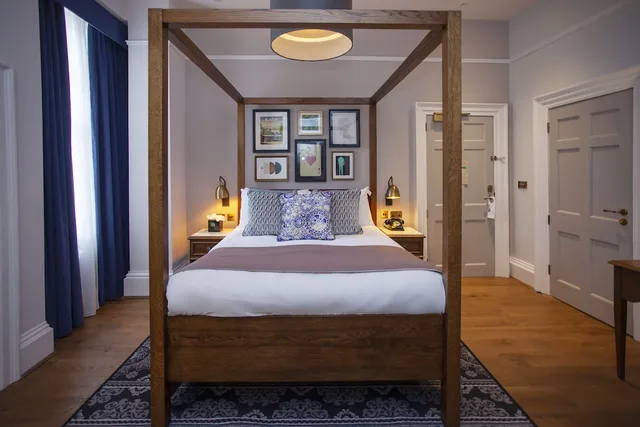 غرفة بريميوم بسرير كينج، HOTEL INDIGO BATH 1/10